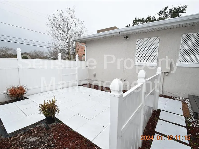1254 Grove St #B — Photo 3