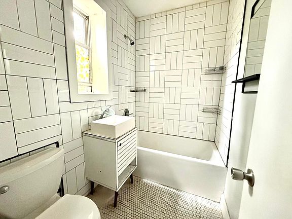 5th image of 3139 Kennedy Blvd #20A