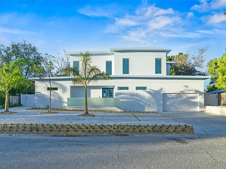 2585 Clematis St — Photo 1