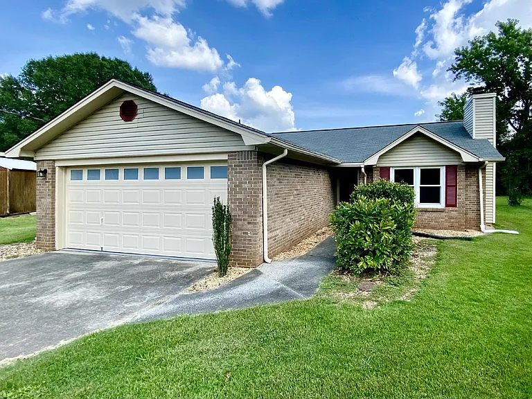 212 S Elton Cir — Photo 1