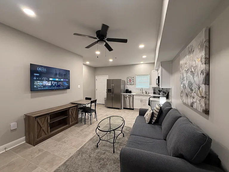410 Peach St — Photo 1