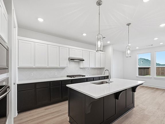 5th image of 9049 Palafox St