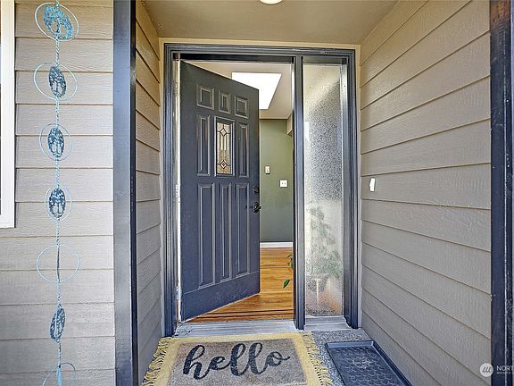 4th image of 1549 Carol Street