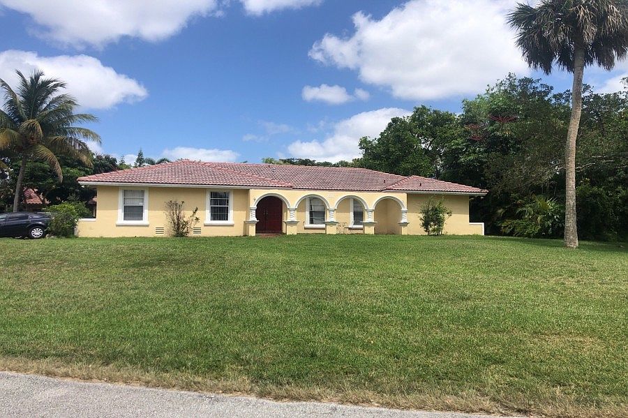 1st image of 2220 NW 41st Ave