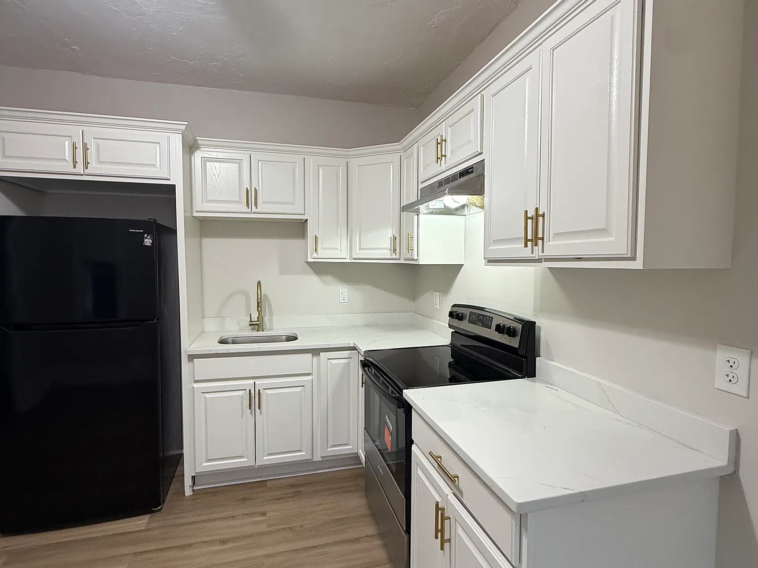85 French Ave — Photo 2