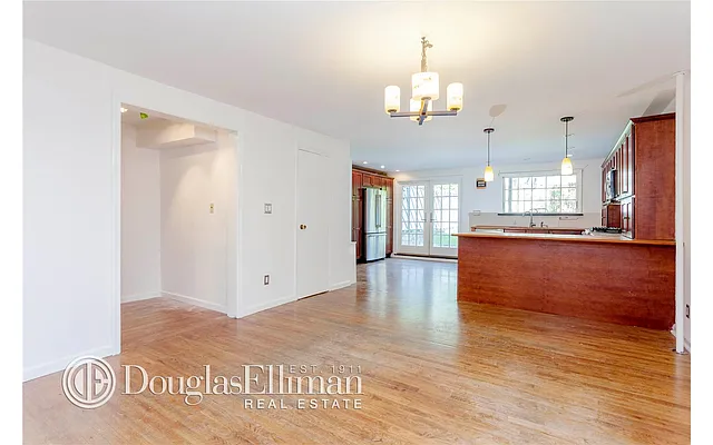 Rented by Douglas Elliman | media 15