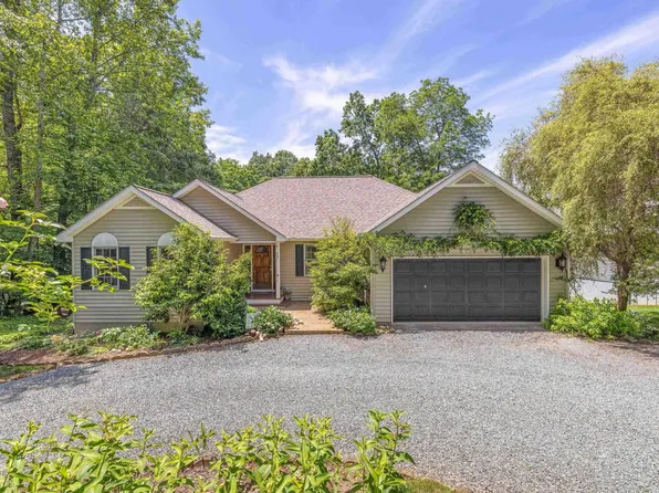 56 Wildwood Dr, Palmyra, VA 22963