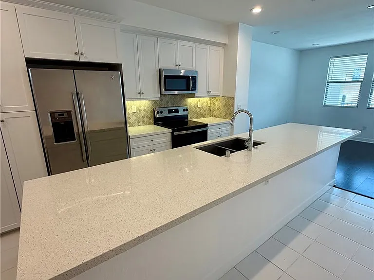 77 Jensen Ct — Photo 2