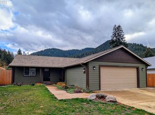 48394 Roaring Rapids Way, Oakridge, OR 97463