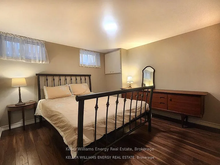 737 Law St #LOWER — Photo 13
