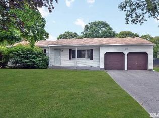 17 Behrendt Ct, Sayville, NY 11782