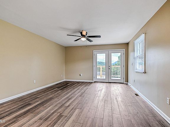 4th image of 500 Peach Orchard Dr