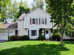 2965 Macbeth Dr, Rocky River, OH 44116