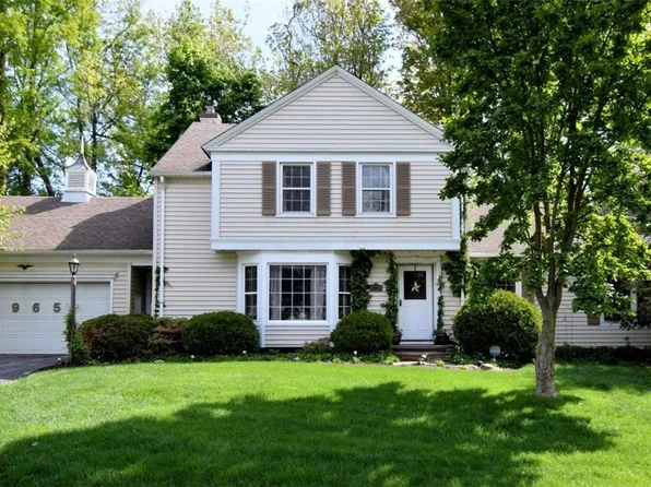 2965 Macbeth Dr, Rocky River, OH 44116
