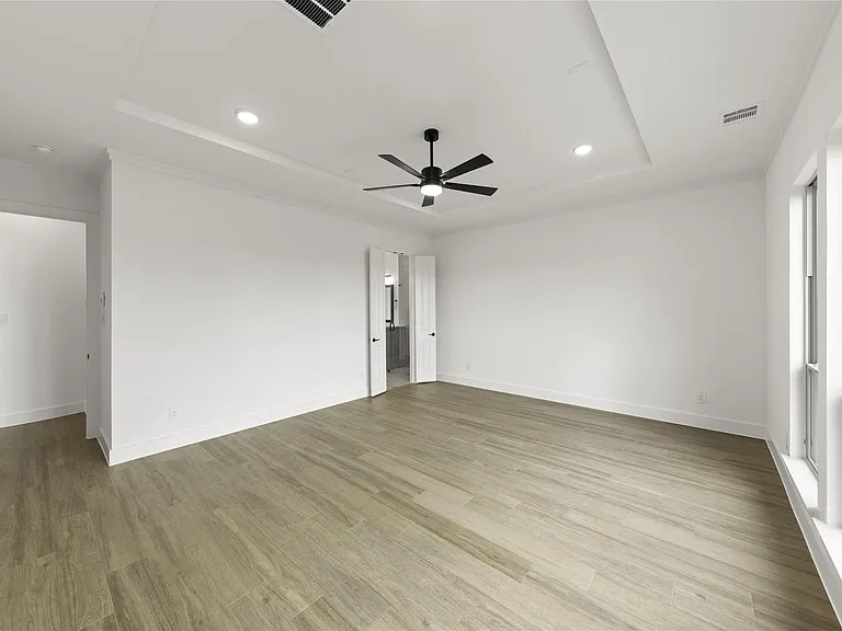 1320 Villanova Ln — Photo 8