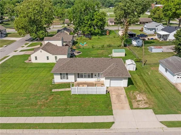 5930 King St, Shawnee, KS 66203