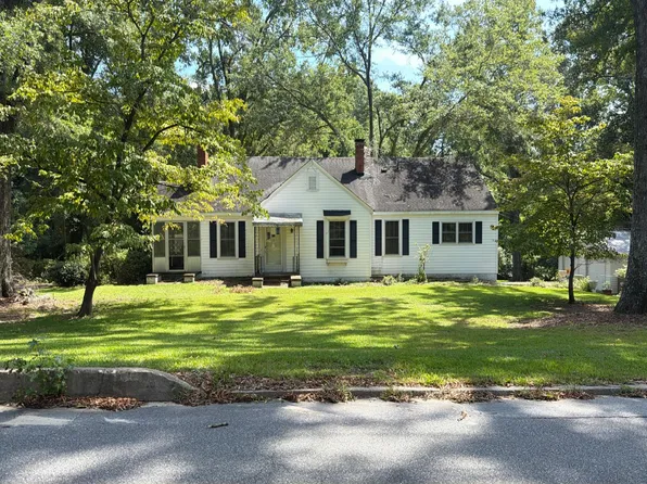 300 Woodland Dr, Belton, SC 29627