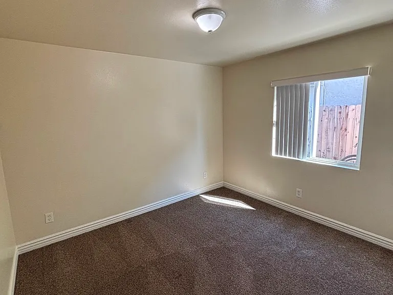10504 S San Pedro St — Photo 13