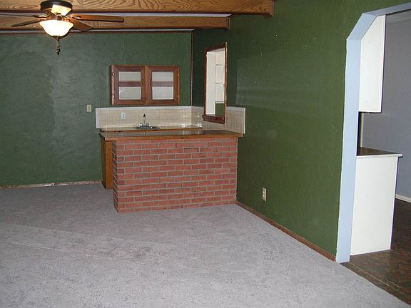 5th image of 301 W Fresno Ave