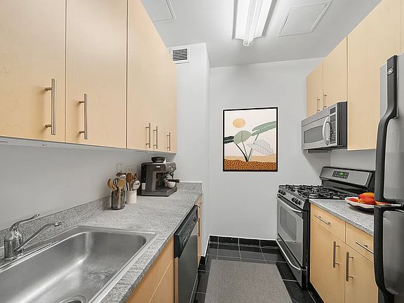 2nd image of 90 Washington St APT 12A