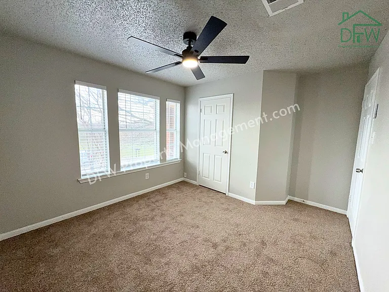 704 Inglewood Trl — Photo 23