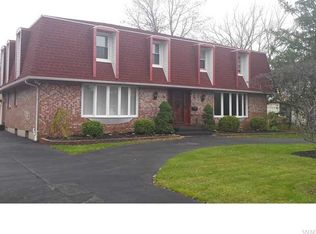 70 Denrose Dr, Amherst, NY 14228