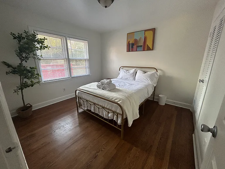 1420 Woodhill Ln — Photo 8