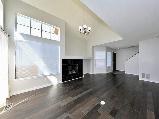 Living Room: 15 x 21