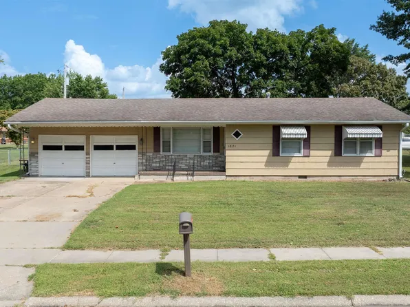 1821 S Ingram Ave, Sedalia, MO 65301