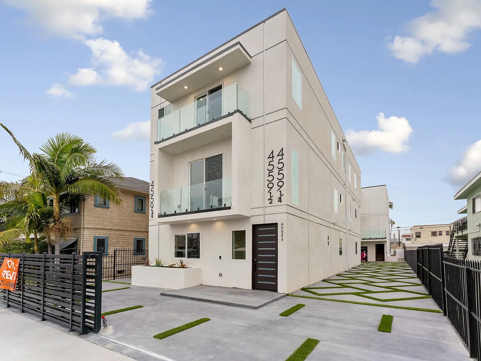 Modern Townhomes in Mid-City — Photo 3
