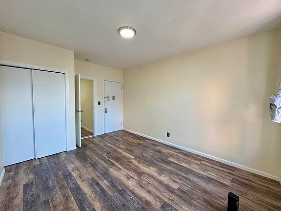 4th image of 401 E 116th St APT 4
