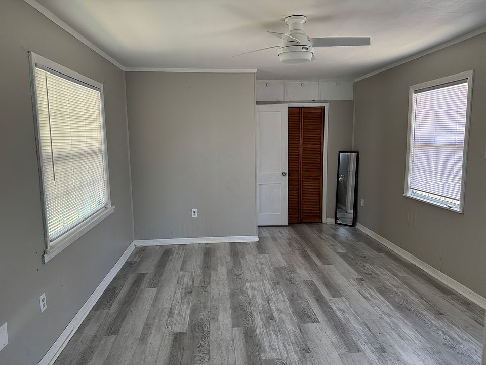 large room with ample light. Gray tone colors.