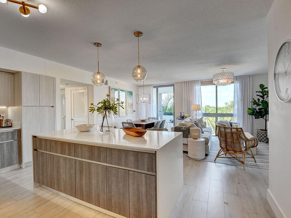 1st image of 111 SE 1st Ave #408