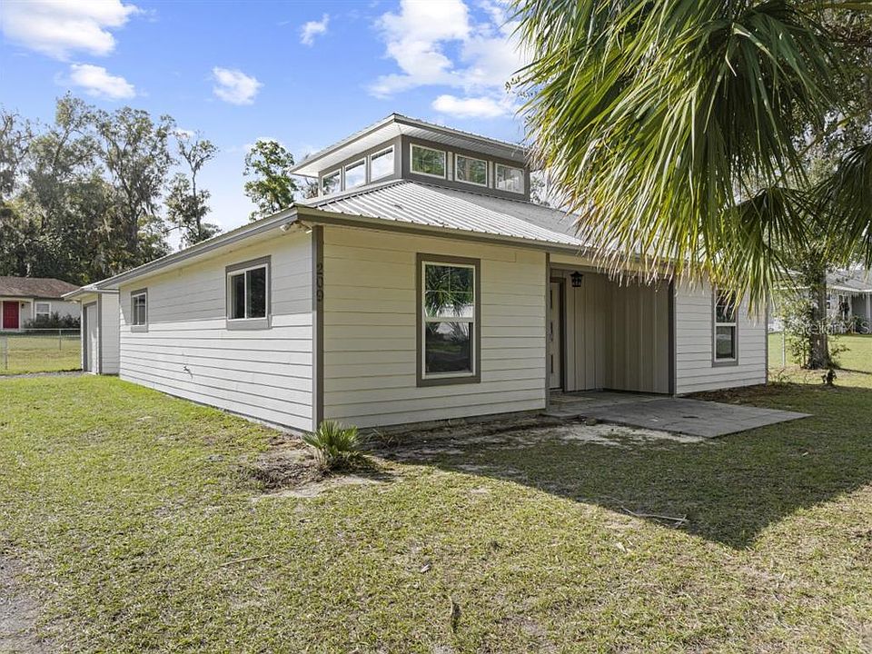 1st image of 209 NW 5TH PLACE