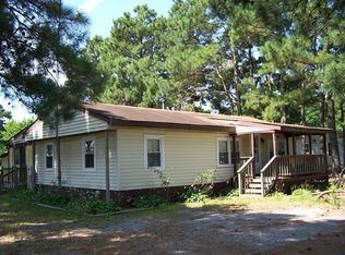 105 Raccoon Dr, Knotts Island, NC 27950