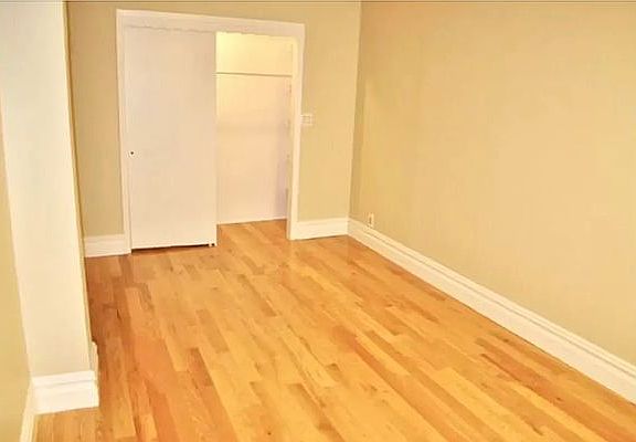 3rd image of 21-01 Steinway St #2