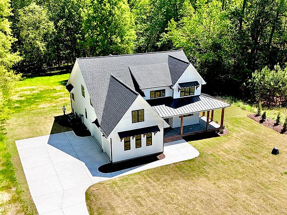 3rd image of 8012 Penny Rd