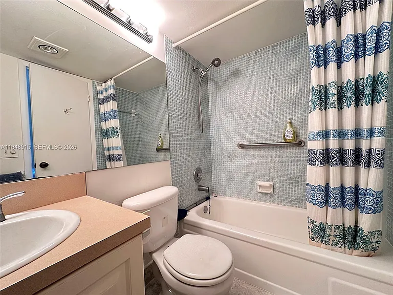 569 Fanshaw N #569 — Photo 21