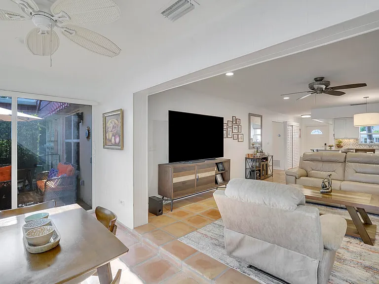 772 Nantucket Cir #B — Photo 16