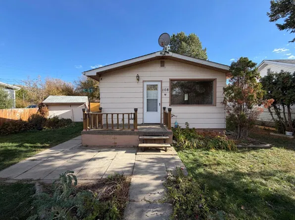 108 Poplar Cres, Drumheller, AB T0J 0Y1