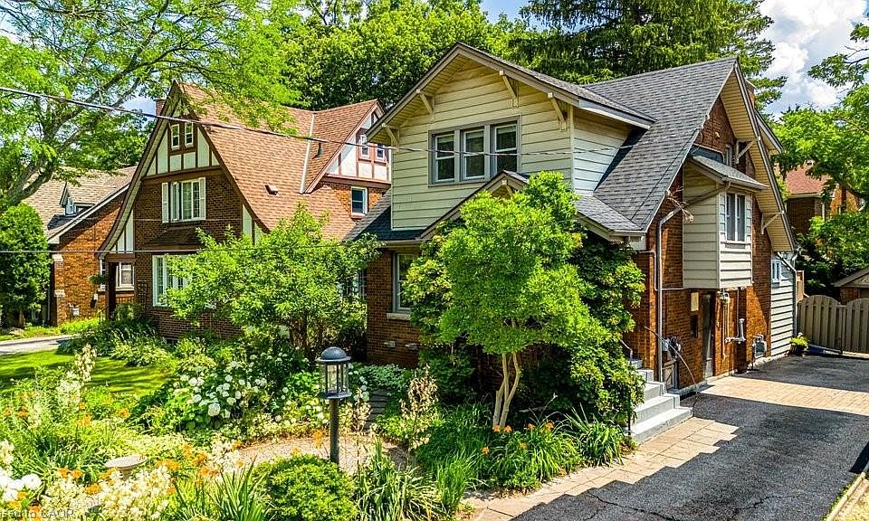 1st image of 100 Dalewood Cres