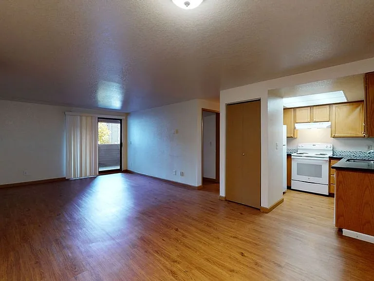 Seattle North Apartments — Photo 28