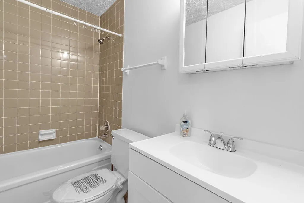 Woodhill Apartments — Photo 4