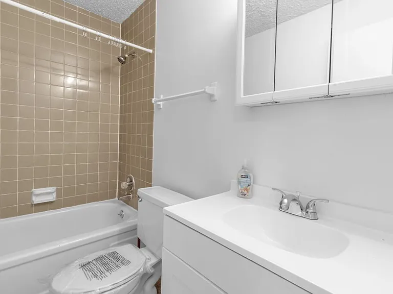 Woodhill Apartments — Photo 4