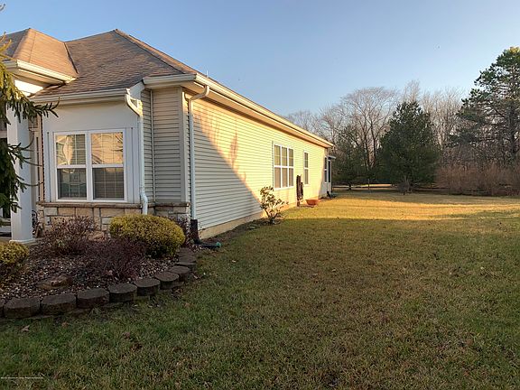 3rd image of 21 Verona Dr