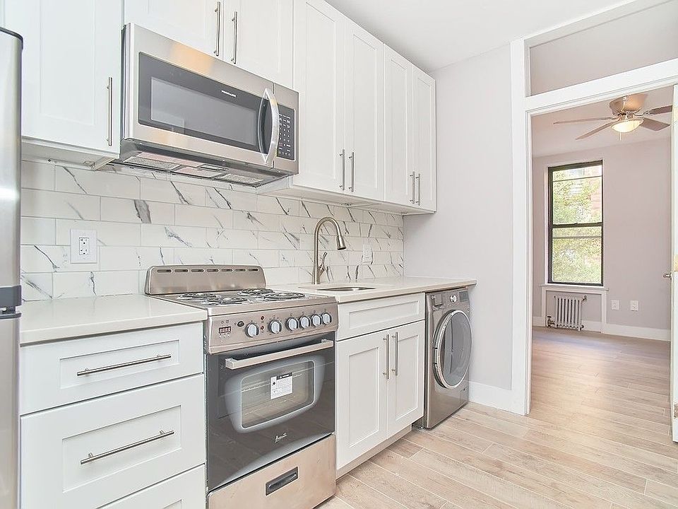 1st image of 450 W 46th St APT 3FW