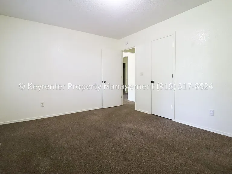 1359 E 60th St Duplex — Photo 23
