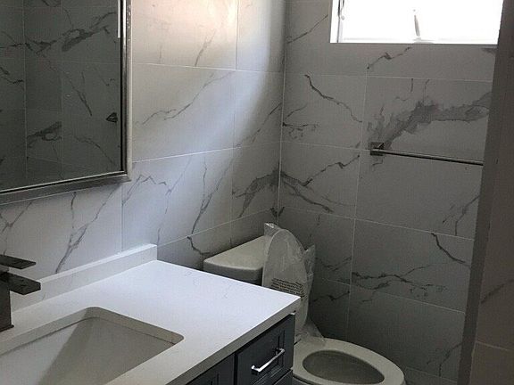 4th image of 81 Gibson Blvd #1