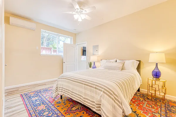 718 Walnut Ave #B — Photo 9