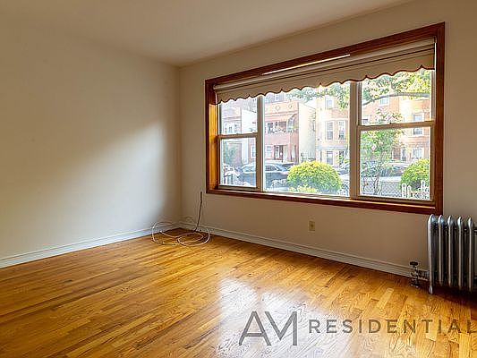 1st image of 540 Ovington Ave #1